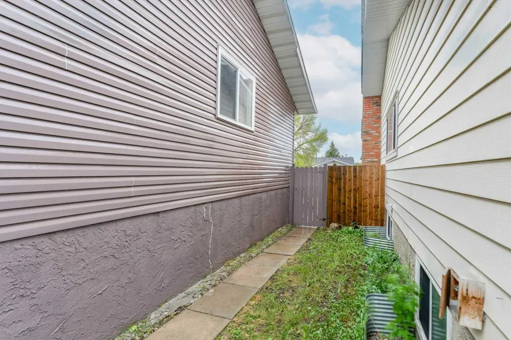 44 Whiteridge Place NE Calgary AB T1Y 2Y6