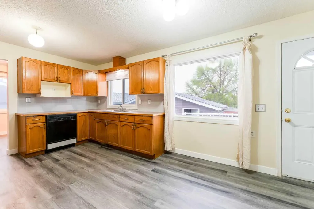 44 Whiteridge Place NE Calgary AB T1Y 2Y6