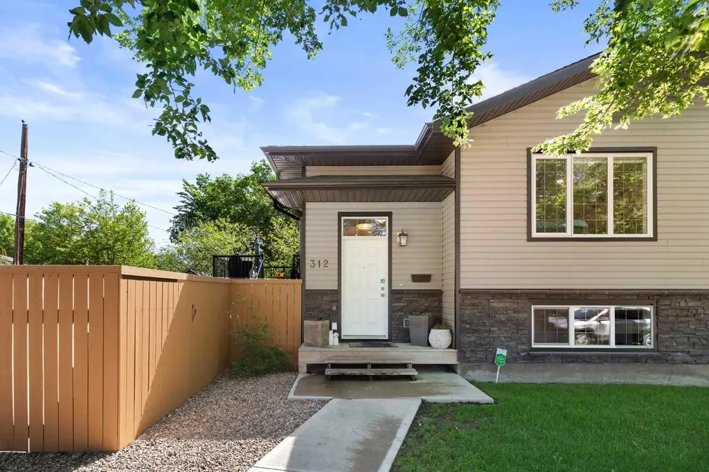 312 4 Avenue NW Medicine Hat AB T1A1Z1