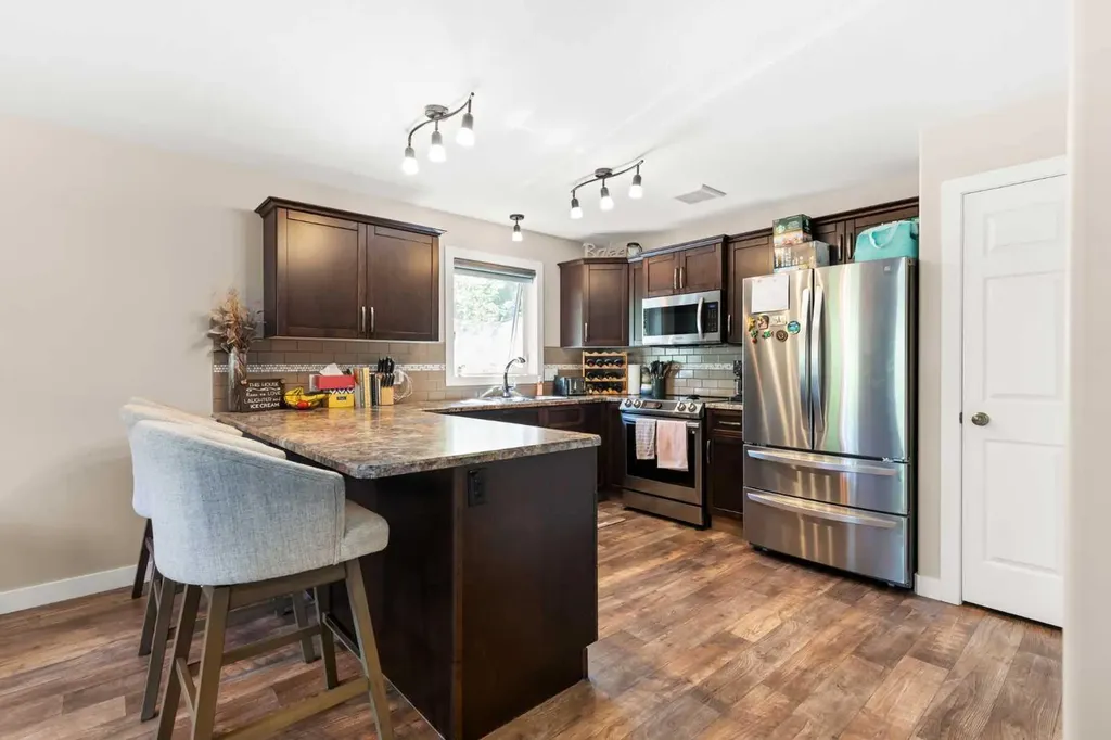 312 4 Avenue NW Medicine Hat AB T1A1Z1