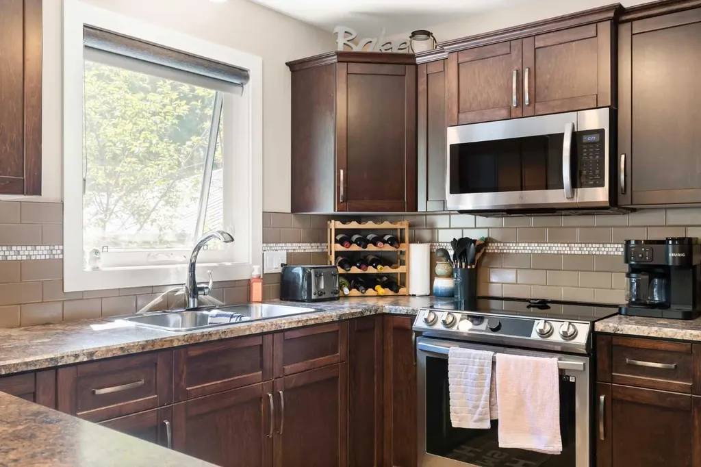 312 4 Avenue NW Medicine Hat AB T1A1Z1