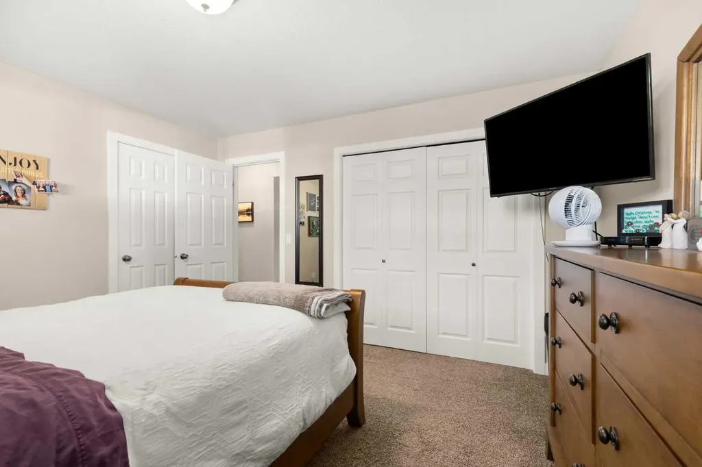 312 4 Avenue NW Medicine Hat AB T1A1Z1