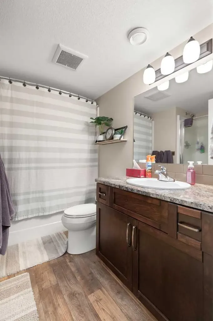 312 4 Avenue NW Medicine Hat AB T1A1Z1