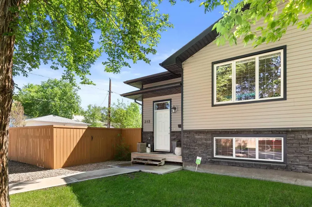 312 4 Avenue NW Medicine Hat AB T1A1Z1