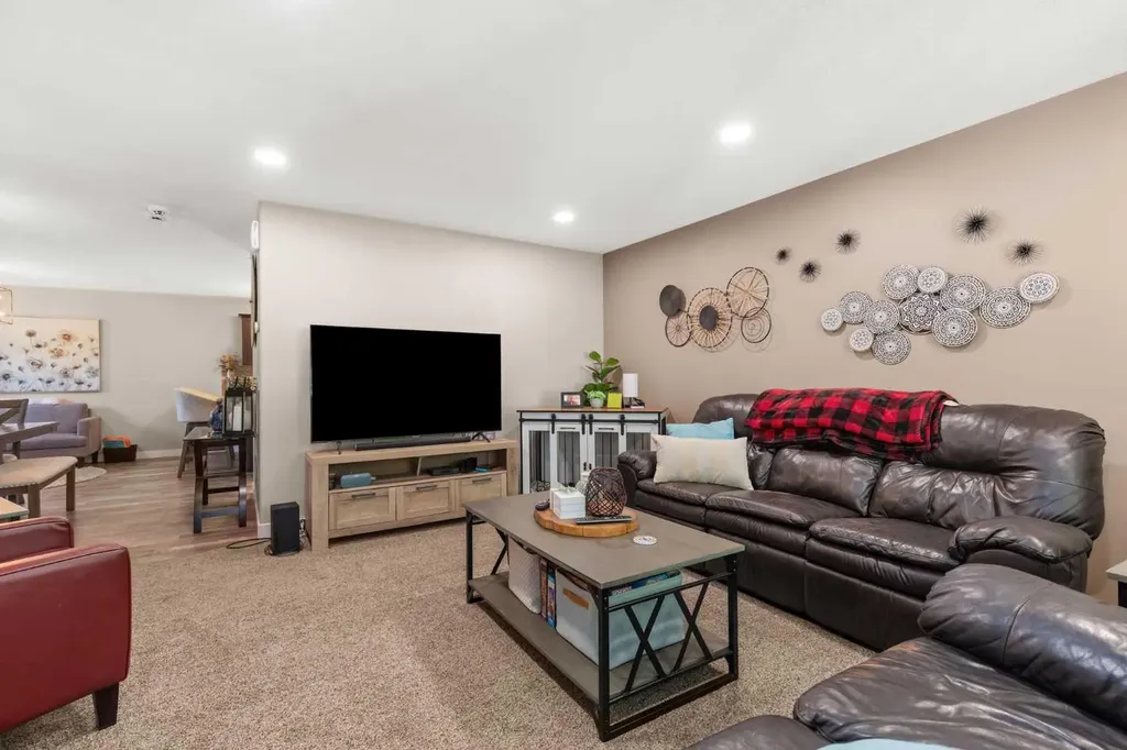 312 4 Avenue NW Medicine Hat AB T1A1Z1