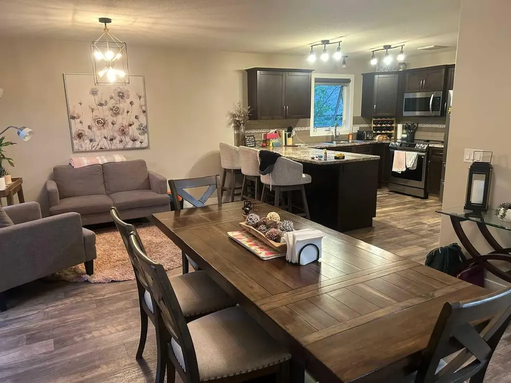 312 4 Avenue NW Medicine Hat AB T1A1Z1