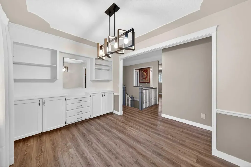 28 Shawfield Way SW Calgary AB T2Y 2X9