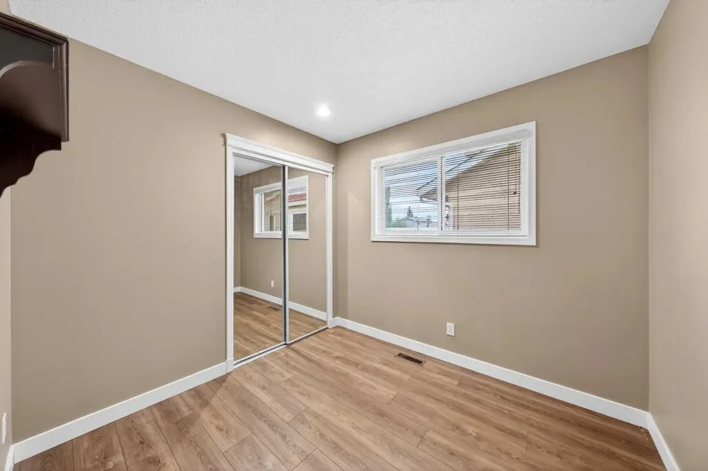28 Shawfield Way SW Calgary AB T2Y 2X9