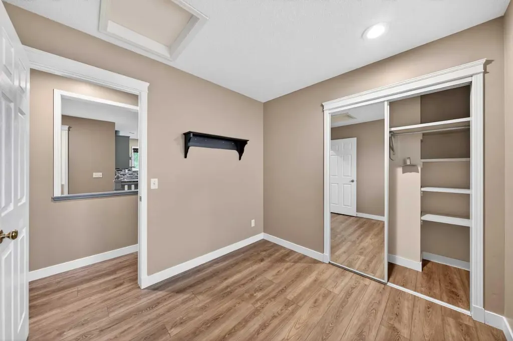 28 Shawfield Way SW Calgary AB T2Y 2X9