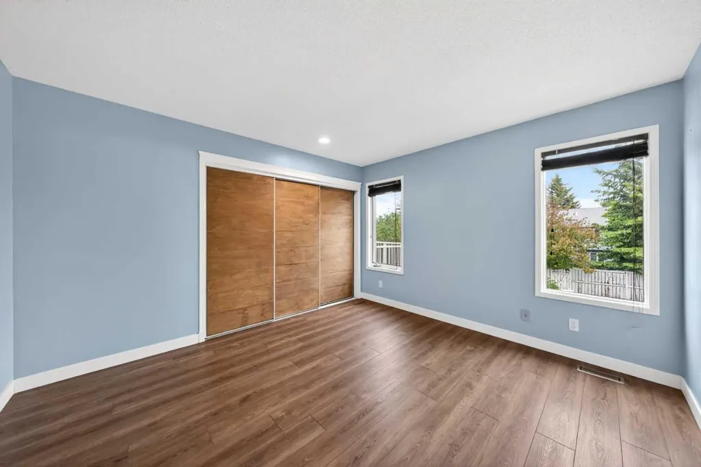 28 Shawfield Way SW Calgary AB T2Y 2X9