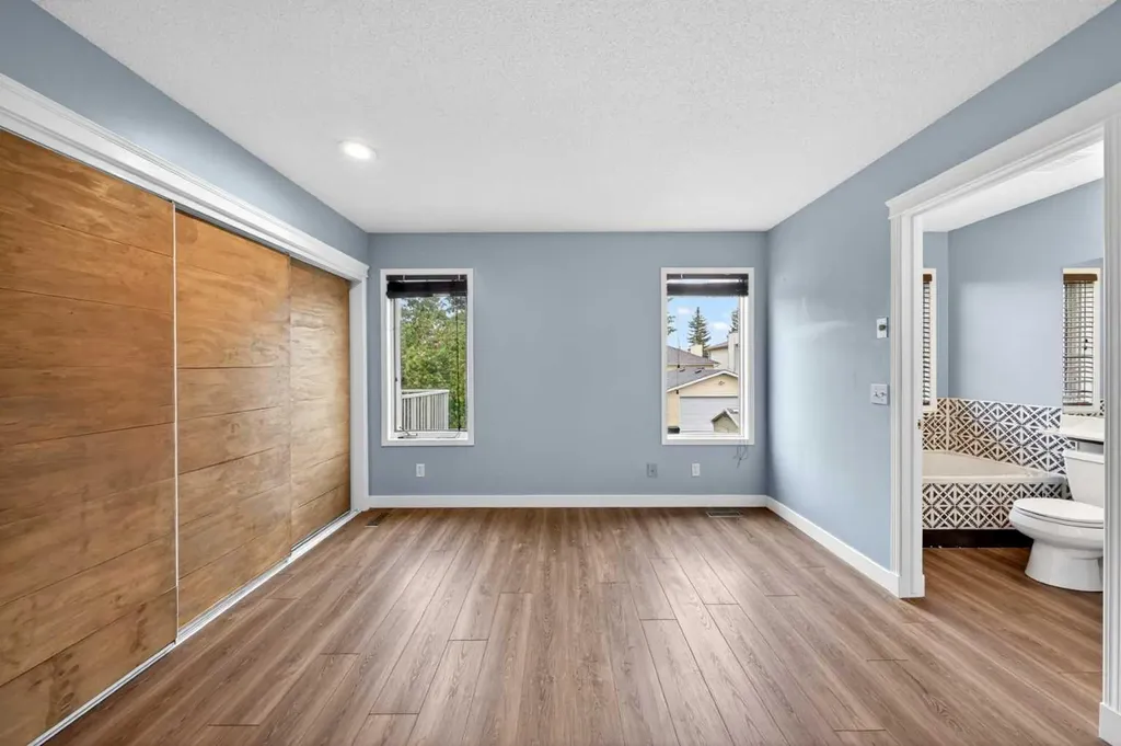 28 Shawfield Way SW Calgary AB T2Y 2X9