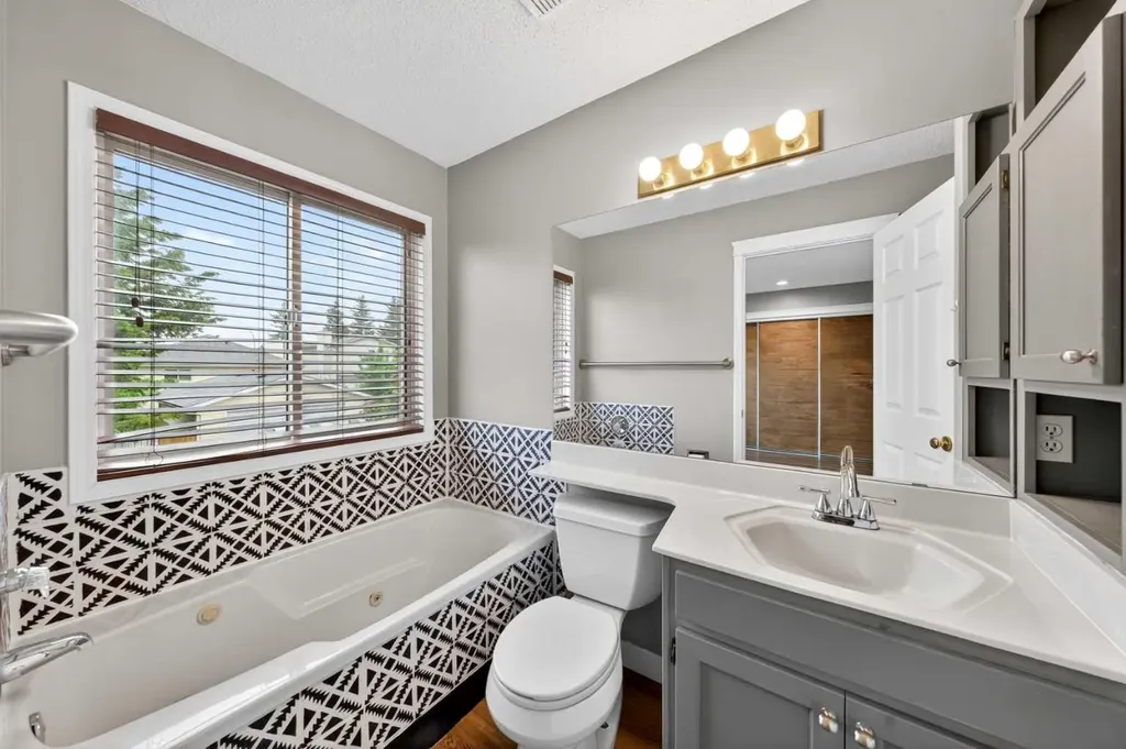 28 Shawfield Way SW Calgary AB T2Y 2X9