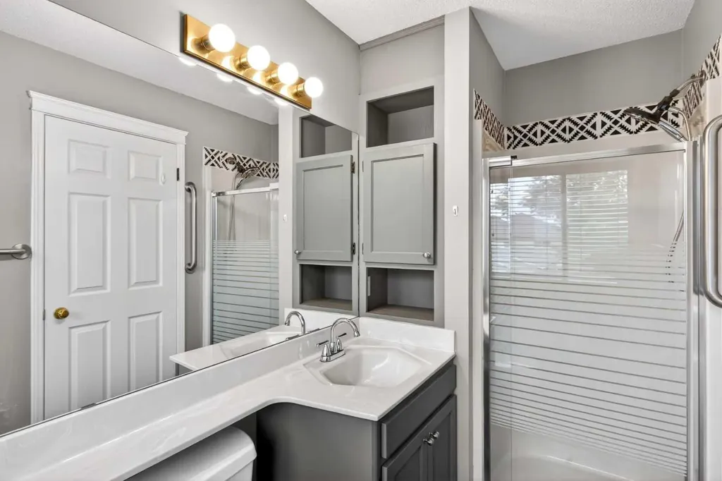 28 Shawfield Way SW Calgary AB T2Y 2X9