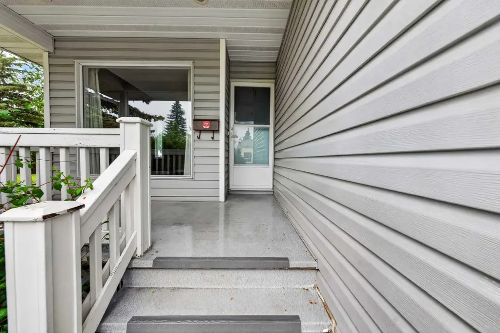 28 Shawfield Way SW Calgary AB T2Y 2X9