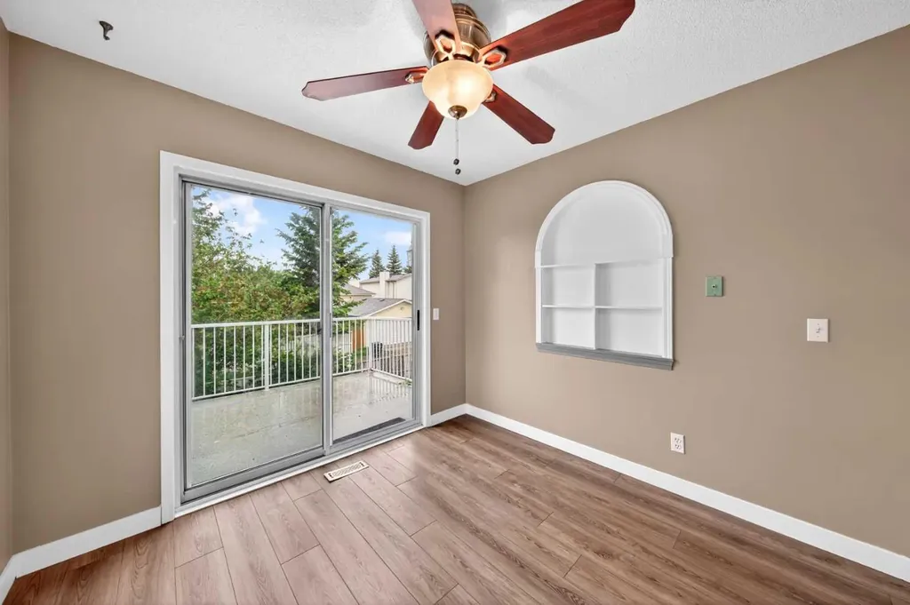 28 Shawfield Way SW Calgary AB T2Y 2X9