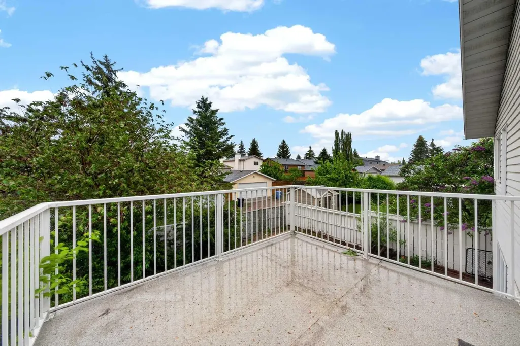 28 Shawfield Way SW Calgary AB T2Y 2X9