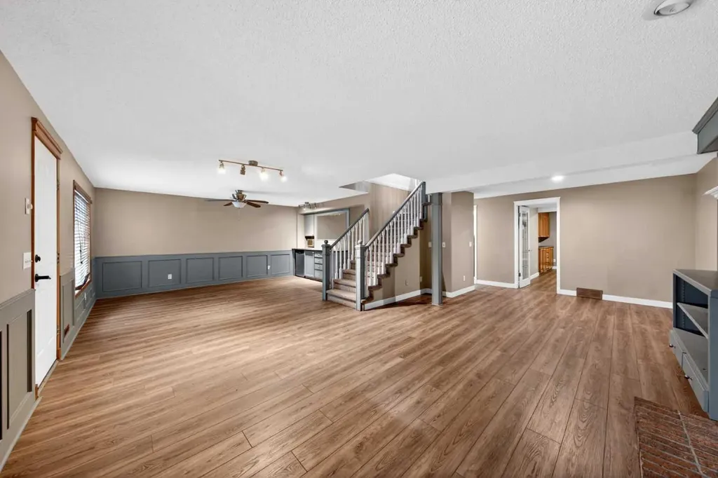 28 Shawfield Way SW Calgary AB T2Y 2X9