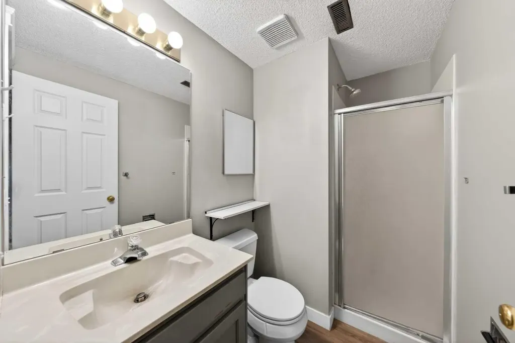 28 Shawfield Way SW Calgary AB T2Y 2X9