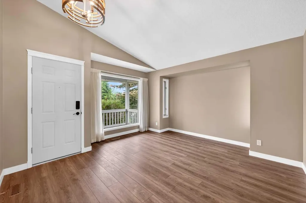 28 Shawfield Way SW Calgary AB T2Y 2X9