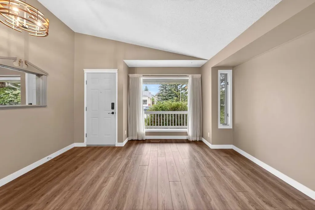 28 Shawfield Way SW Calgary AB T2Y 2X9