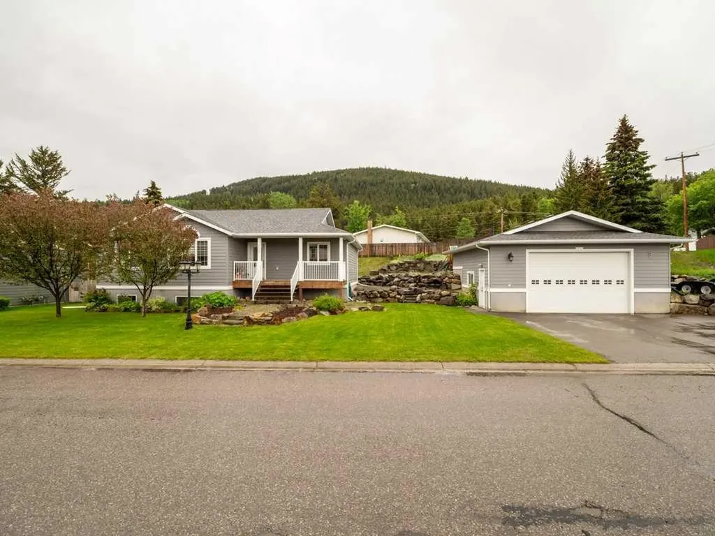 11602 19 Avenue Blairmore AB T0K0E0