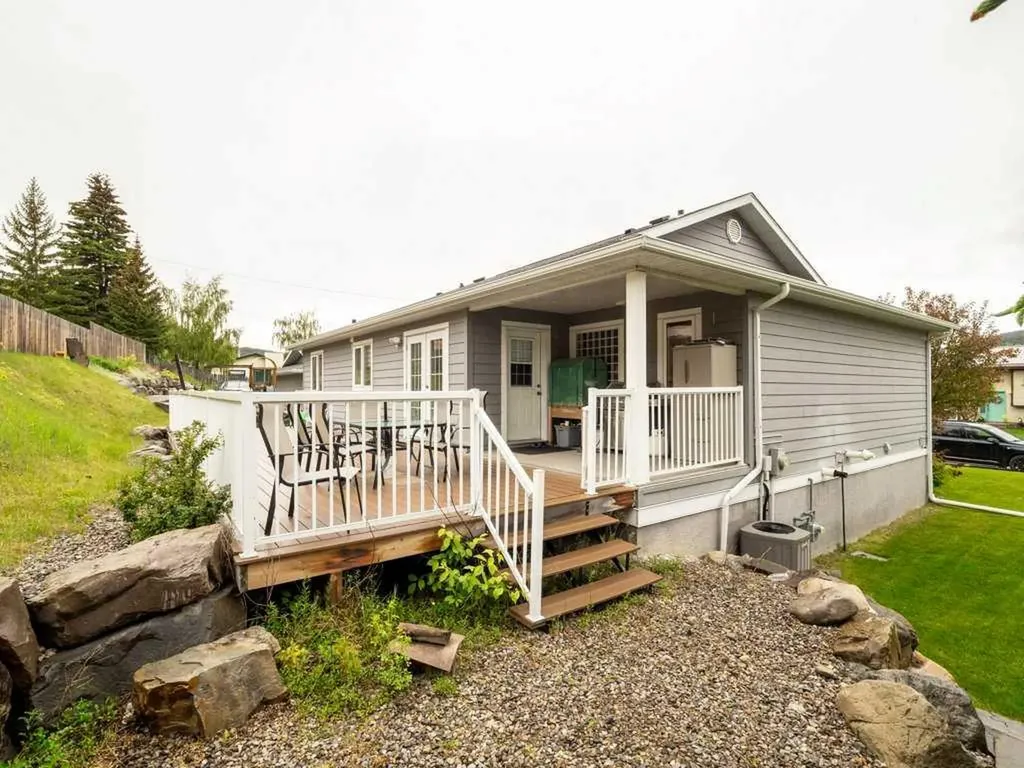11602 19 Avenue Blairmore AB T0K0E0