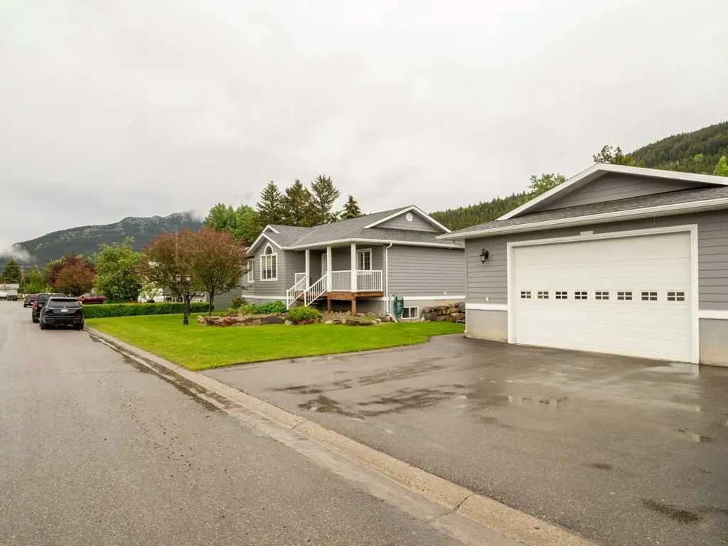 11602 19 Avenue Blairmore AB T0K0E0