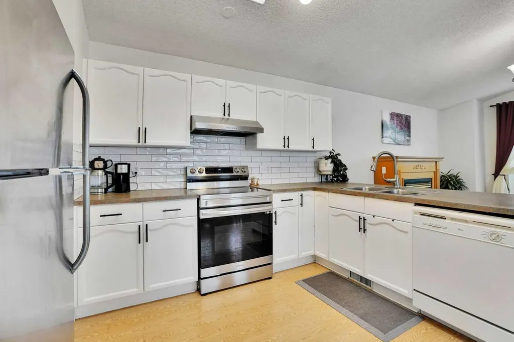 921 Arbour Lake Road NW Calgary AB T3G 4S9