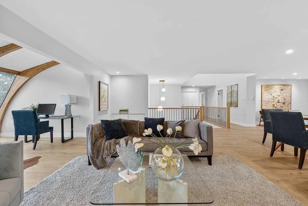9007 33 Avenue NW Calgary AB T3B 1M2