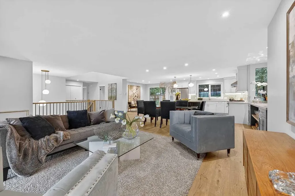9007 33 Avenue NW Calgary AB T3B 1M2
