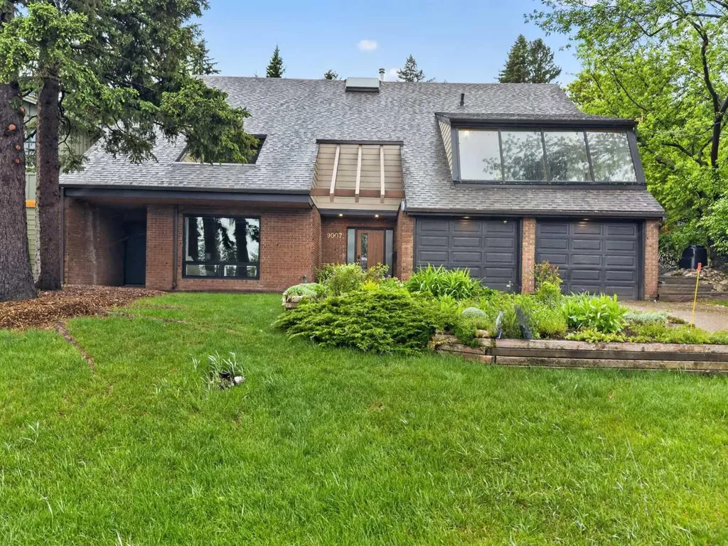 9007 33 Avenue NW Calgary AB T3B 1M2
