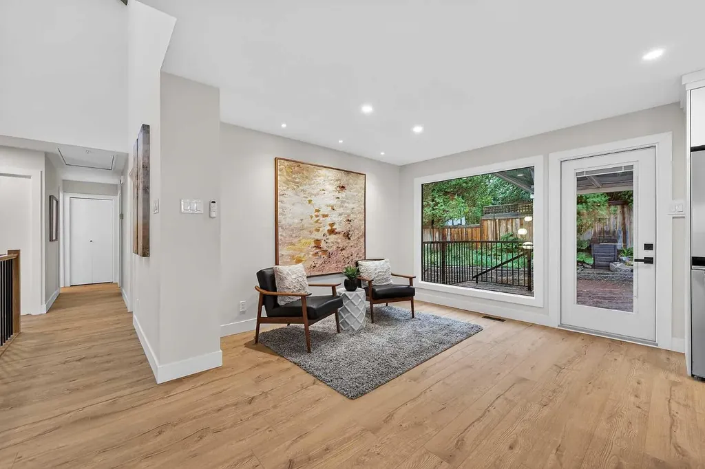 9007 33 Avenue NW Calgary AB T3B 1M2