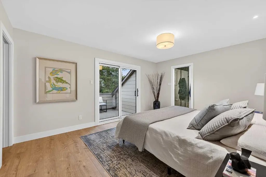 9007 33 Avenue NW Calgary AB T3B 1M2