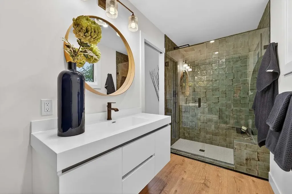 9007 33 Avenue NW Calgary AB T3B 1M2