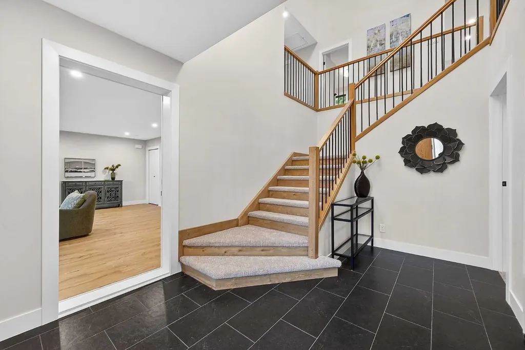 9007 33 Avenue NW Calgary AB T3B 1M2