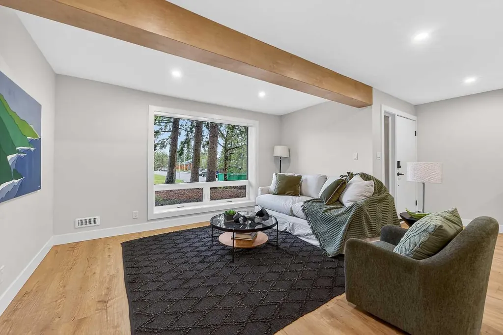 9007 33 Avenue NW Calgary AB T3B 1M2