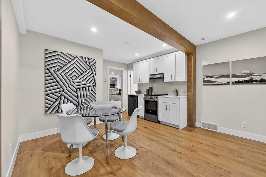 9007 33 Avenue NW Calgary AB T3B 1M2