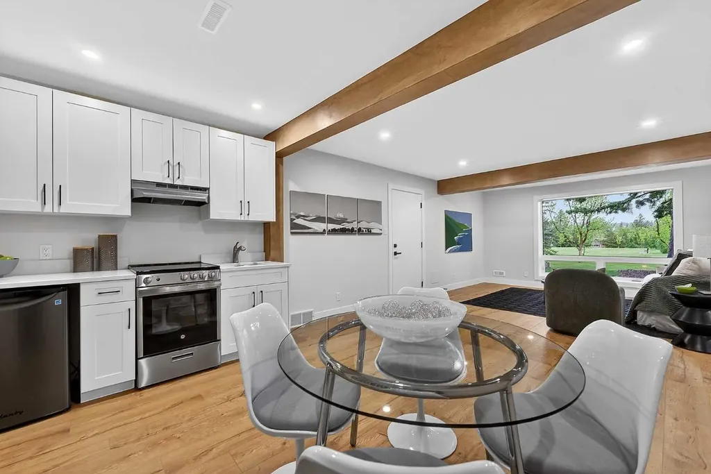 9007 33 Avenue NW Calgary AB T3B 1M2