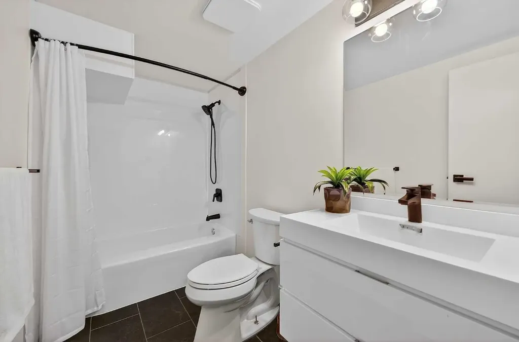9007 33 Avenue NW Calgary AB T3B 1M2
