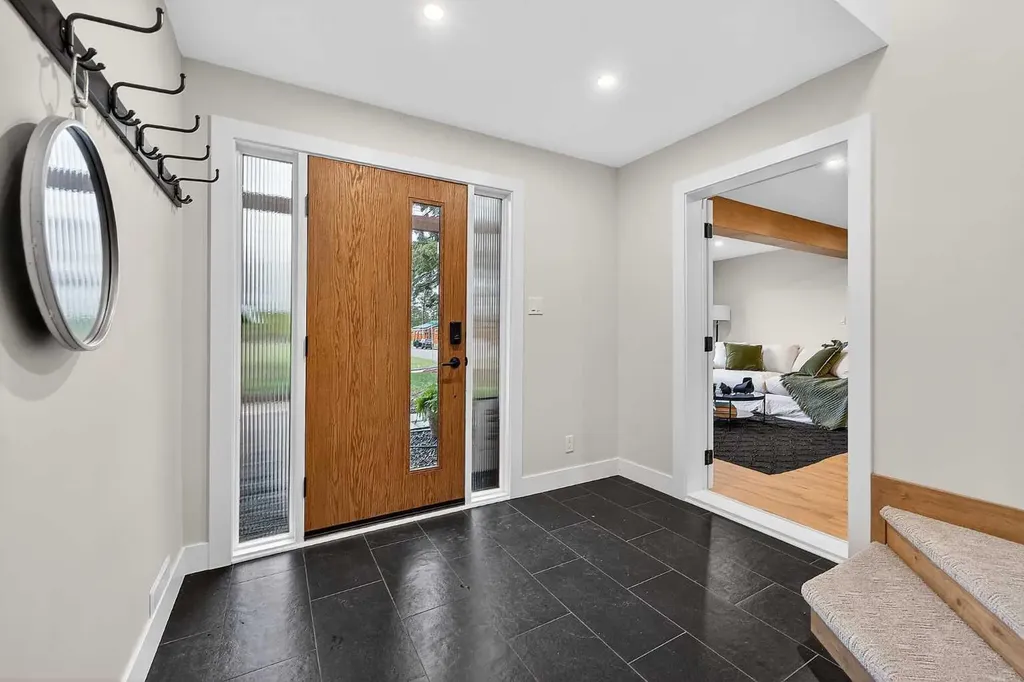 9007 33 Avenue NW Calgary AB T3B 1M2