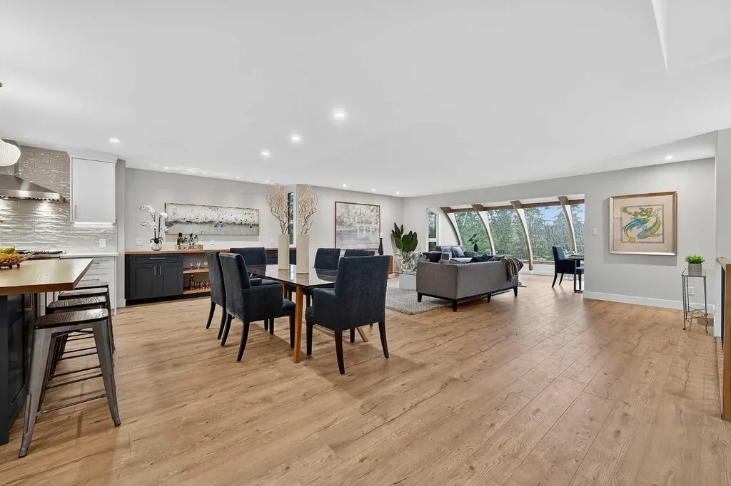 9007 33 Avenue NW Calgary AB T3B 1M2