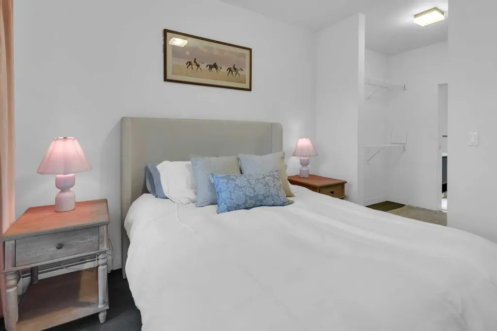 305 18 Avenue SW Calgary AB T2S 3H1