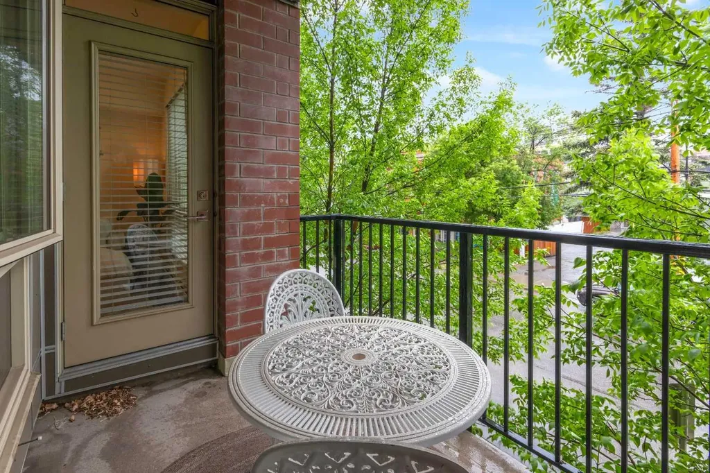 305 18 Avenue SW Calgary AB T2S 3H1