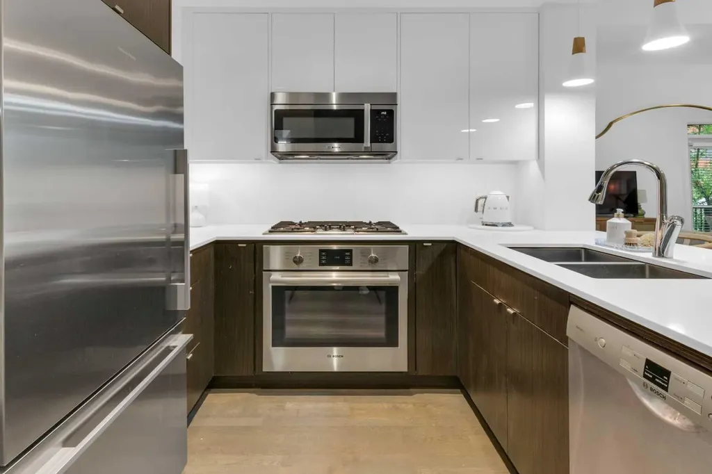 305 18 Avenue SW Calgary AB T2S 3H1