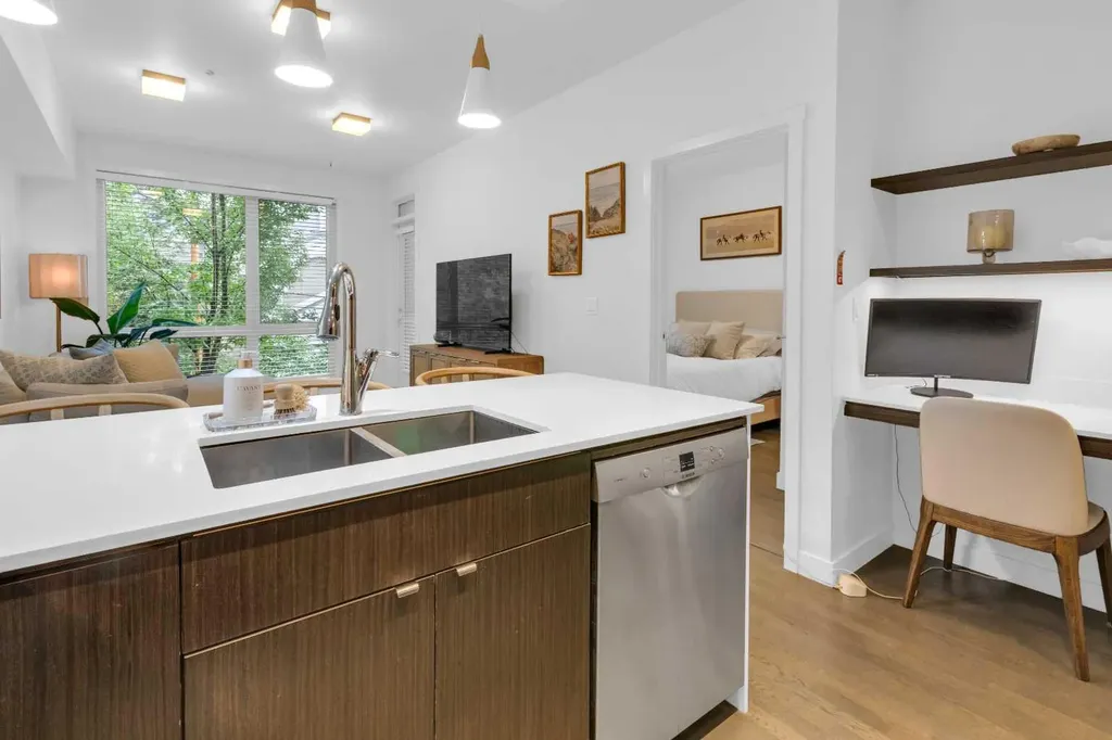 305 18 Avenue SW Calgary AB T2S 3H1