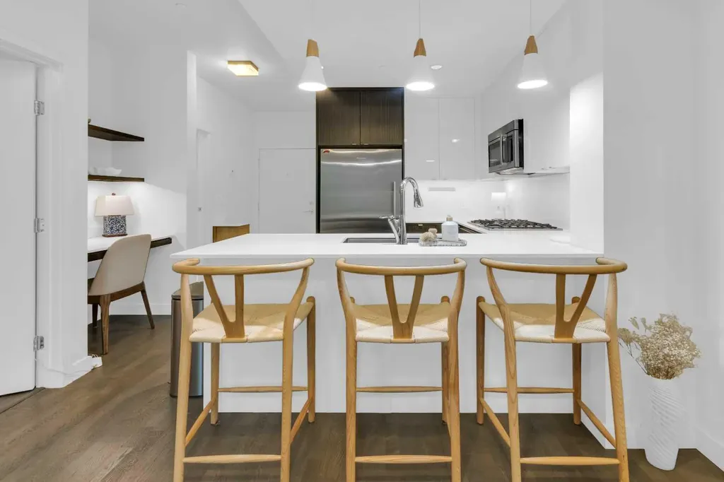 305 18 Avenue SW Calgary AB T2S 3H1