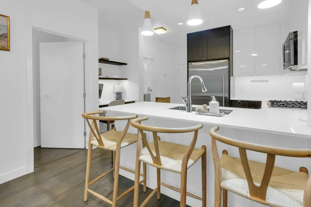 305 18 Avenue SW Calgary AB T2S 3H1