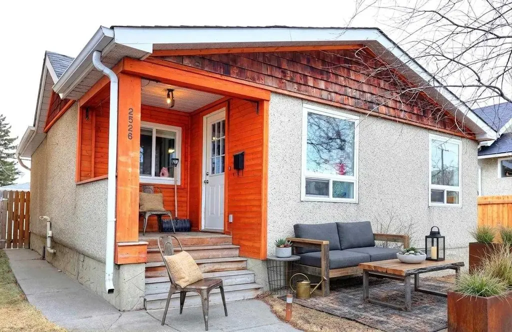 2526 16 Street SE Calgary AB T2G 3R3