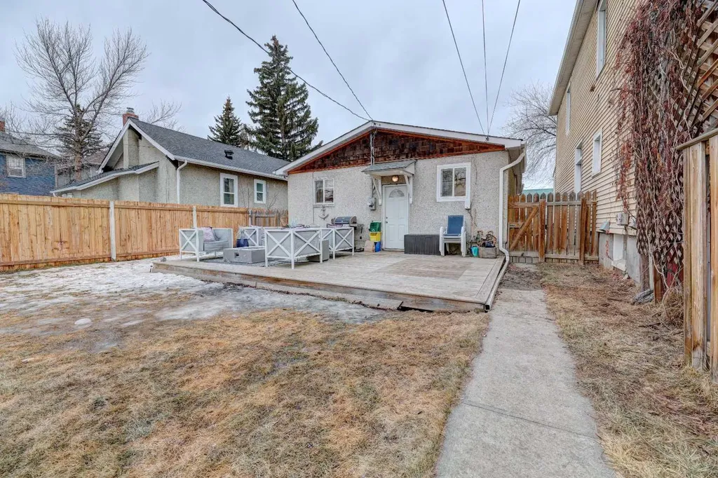 2526 16 Street SE Calgary AB T2G 3R3