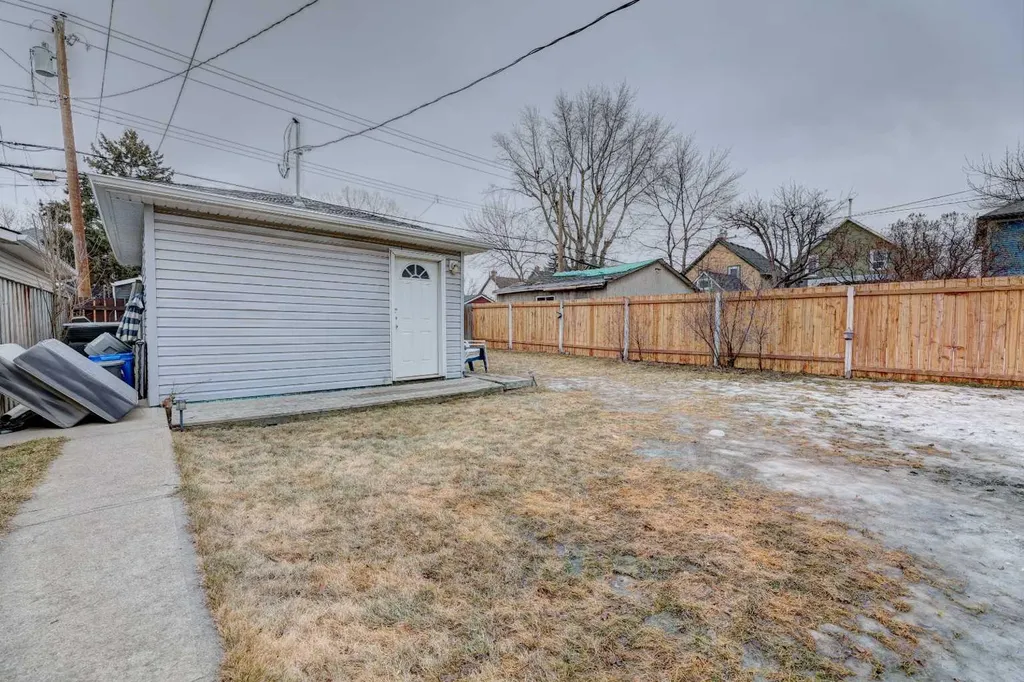 2526 16 Street SE Calgary AB T2G 3R3